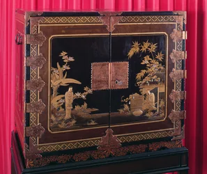 Japans kabinet met vergulde en koperen monturen, 17e eeuw